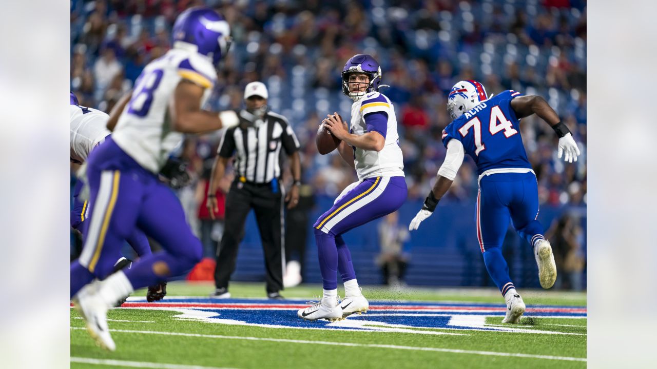 Bills-Vikings Pre-Game (Diggs and Thielen in the tunnel) These two came  up together and made a lot of memories, just wanted to share. :  r/buffalobills