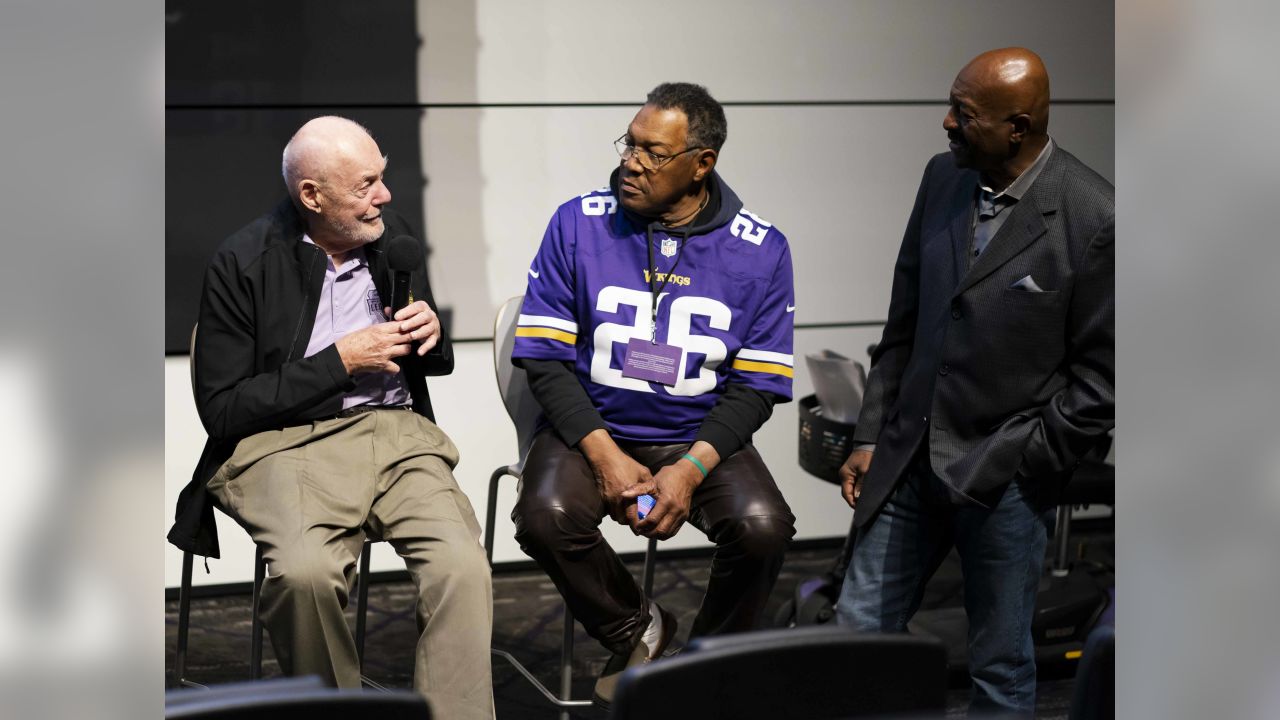 Daughter of Vikings legend Gene Washington tells his story in new book,  documentary - CBS Minnesota