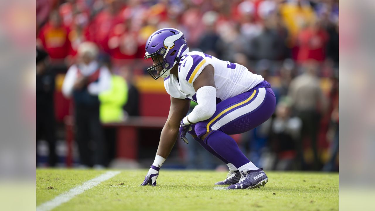 After playing sparingly at defensive tackle, Vikings' Jalyn Holmes now a  starting defensive end