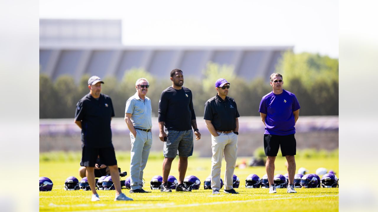 Ex-stars John Randle, Kevin Williams call for Vikings to put up statue of  Purple People Eaters – Twin Cities