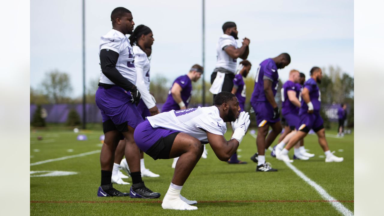 Vikings DT Jaylen Twyman is JACKED 