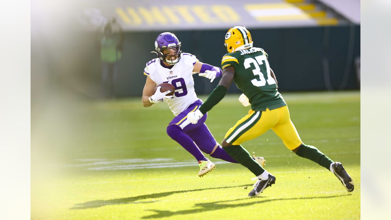 Vikings defeat Packers 28-22 behind four Cook touchdowns