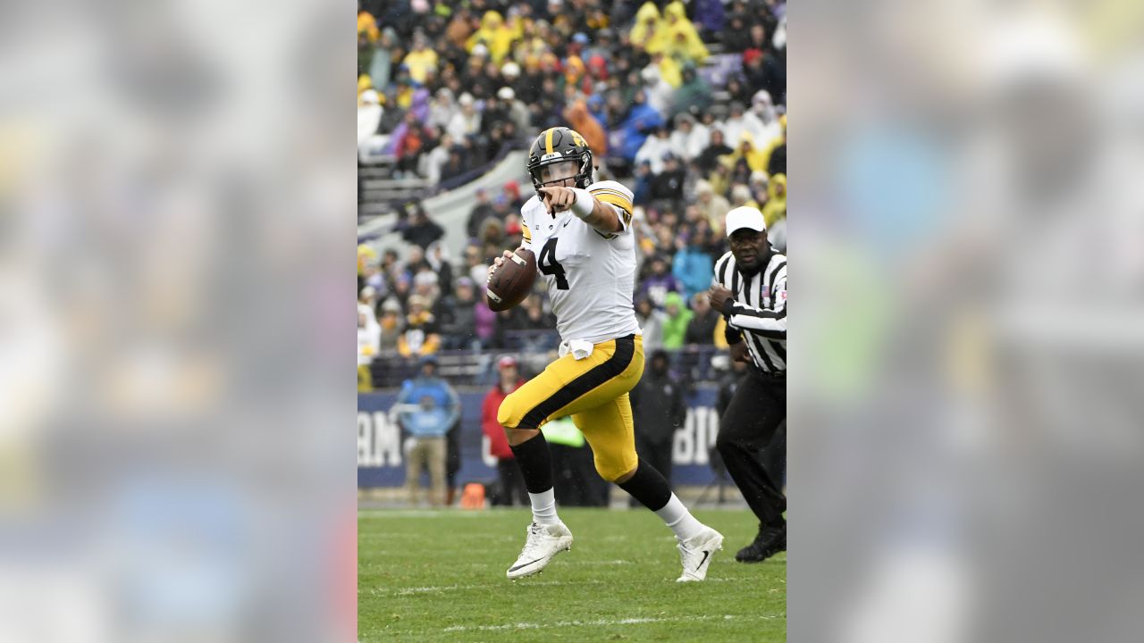 Film Room: Breaking Down What the Minnesota Vikings Have in Iowa QB Nate  Stanley 