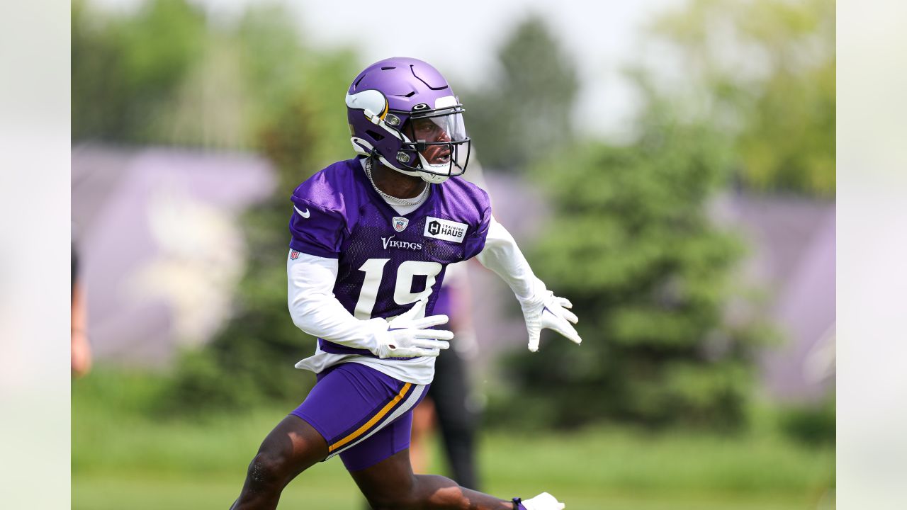 Vikings DC Brian Flores turning heads at OTAs