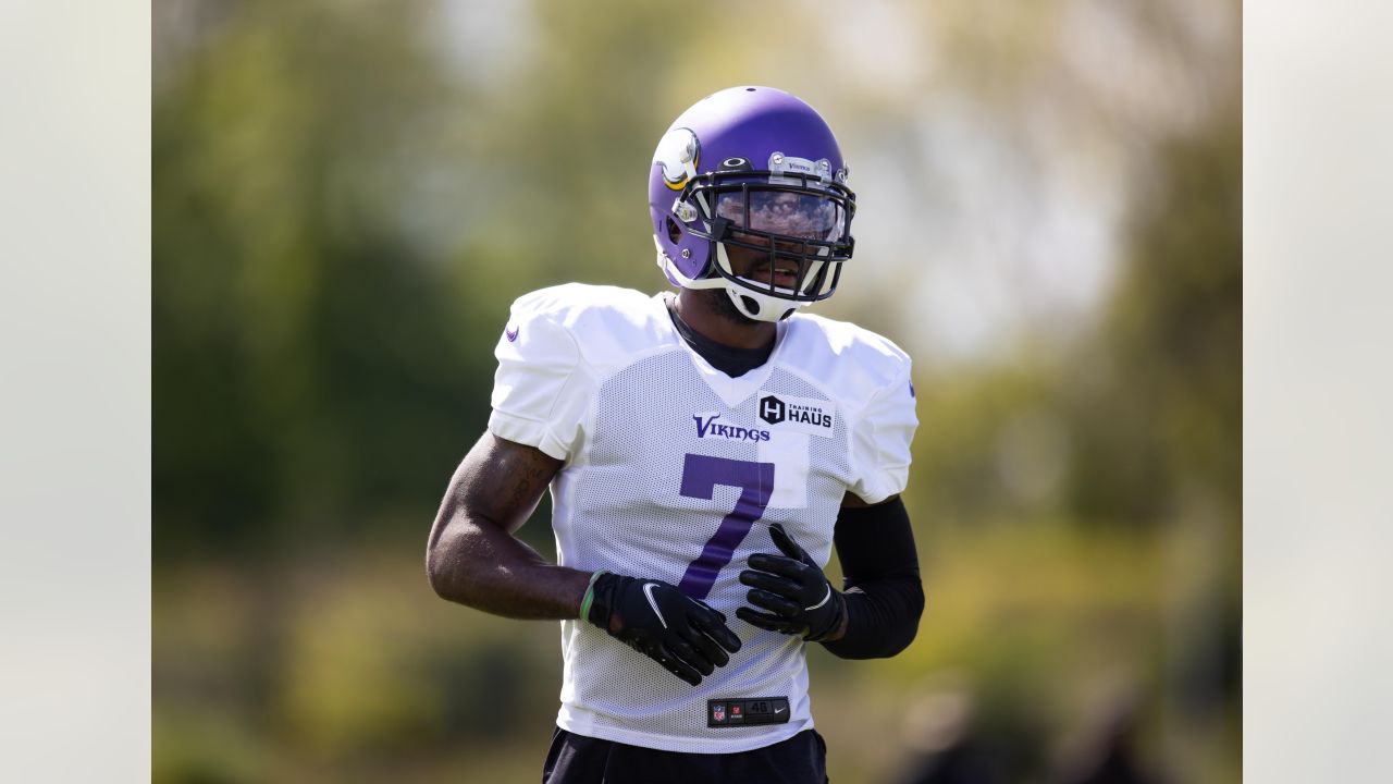 Minnesota Vikings tight end Chris Herndon (89) warms up before the first  half of an NFL football game between the Carolina Panthers and the  Minnesota Vikings, Sunday, Oct. 17, 2021, in Charlotte