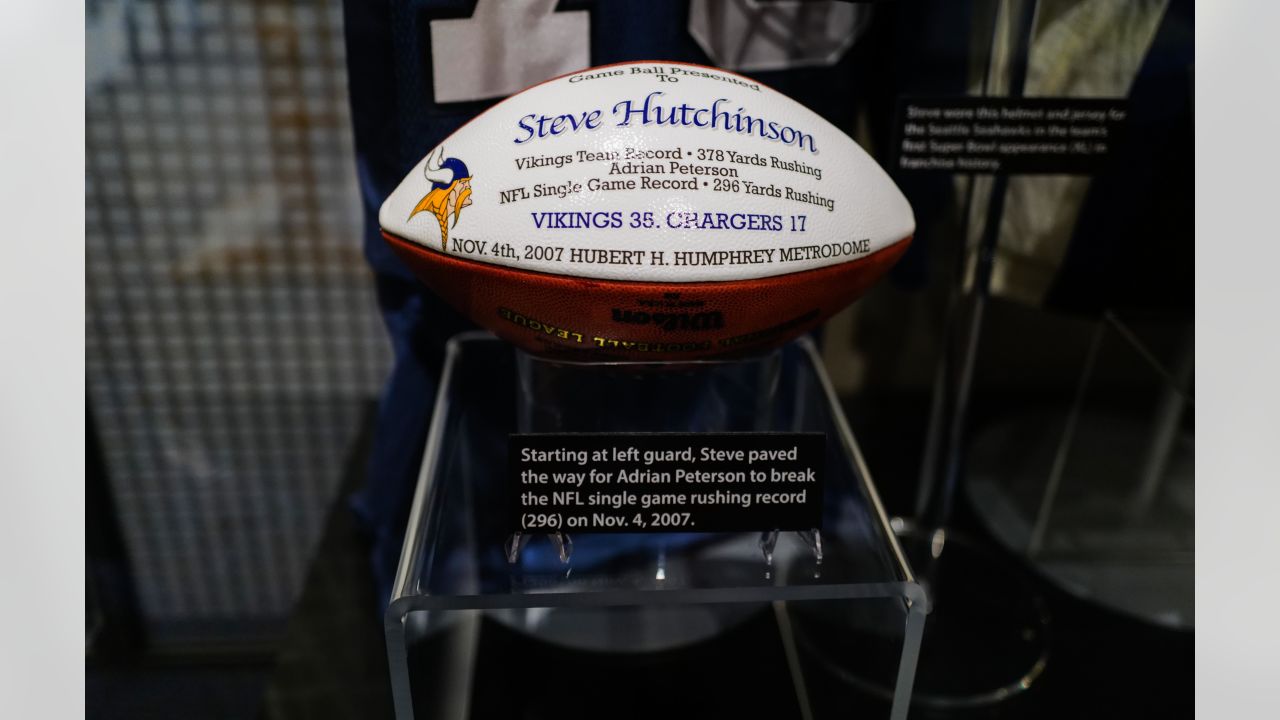 Jimmy Johnson unveils Super Bowl 57 Lombardi Trophy at Hall of Fame