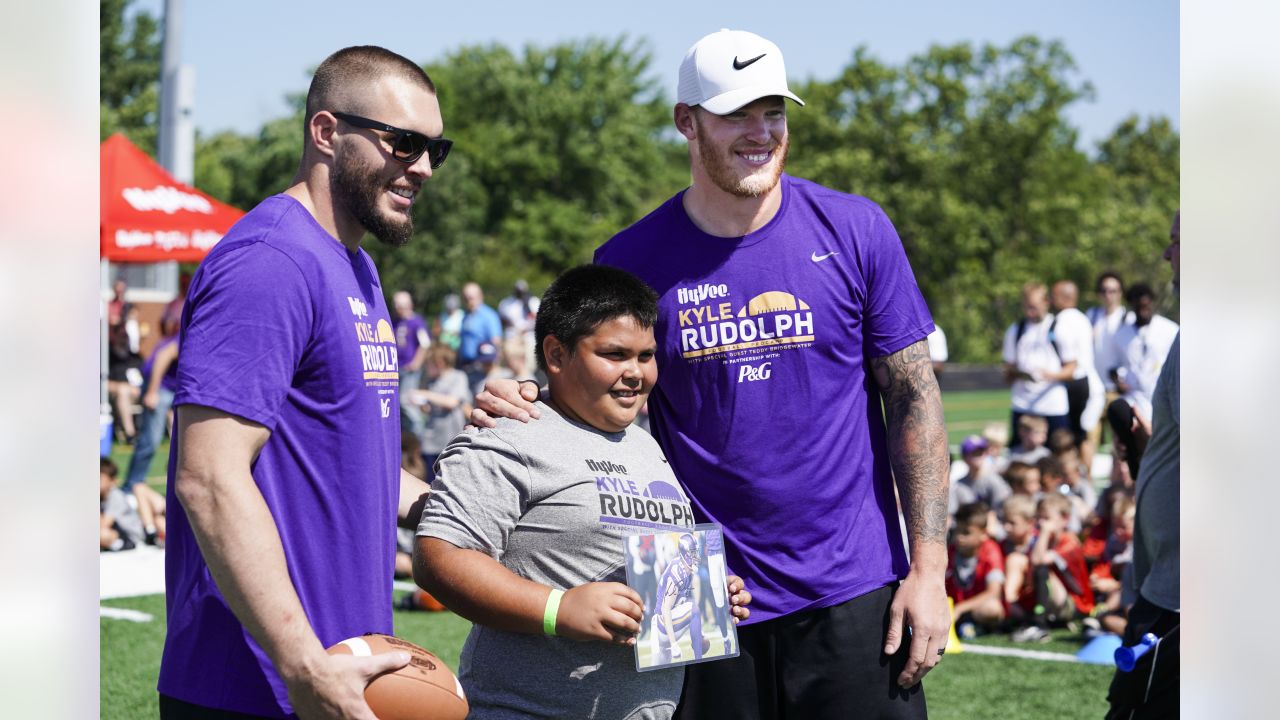 Locker-room deception over gloves has happy ending for Vikings' Kyle  Rudolph – Twin Cities