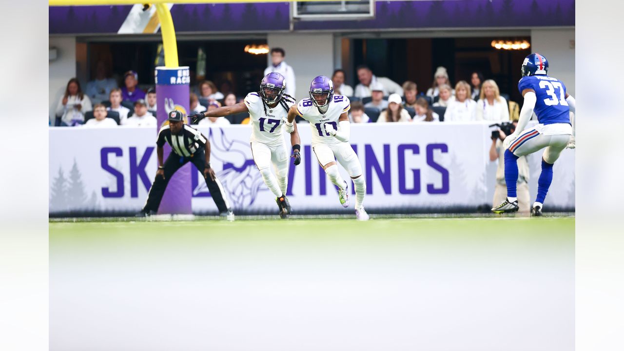 Vikings edge Giants 27-24 on Joseph's game-ending 61-yard FG - Hawaii  Tribune-Herald