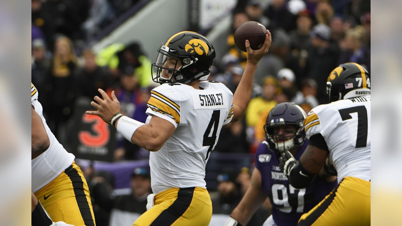 Minnesota Vikings quarterback Nate Stanley during warm-ups before a  preseason NFL football game, Friday, Aug. 27, 2021 in Kansas City, Mo. (AP  Photo/Reed Hoffmann Stock Photo - Alamy