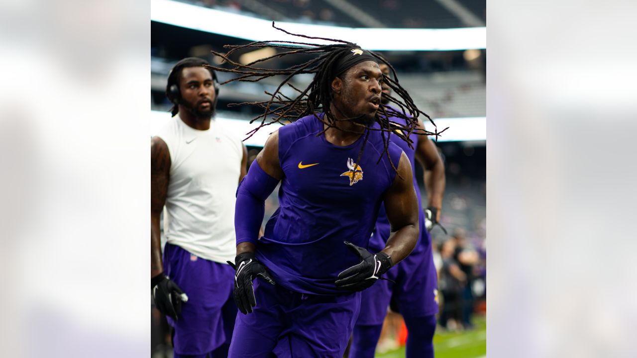 Hunter reports to camp; Contract still an issue for Vikings pass rusher  North News - Bally Sports