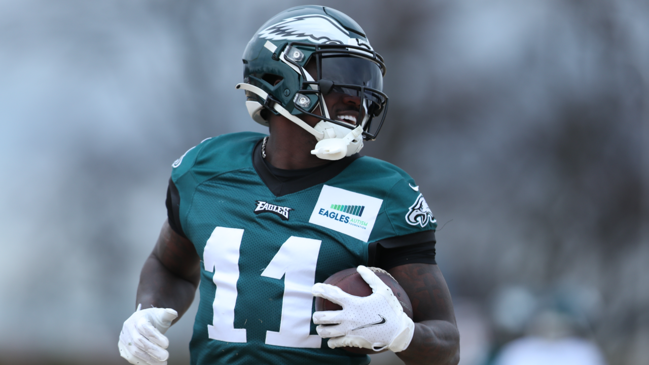 Philadelphia Eagles safety K'Von Wallace (42) comes out with teammates  prior to the NFL football game against the New York Giants, Sunday, Jan. 8,  2023, in Philadelphia. (AP Photo/Chris Szagola Stock Photo 