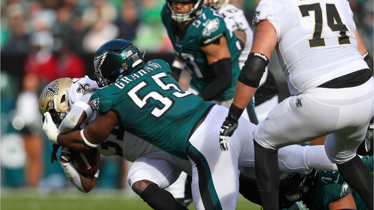 Eagles DE Sweat leaves game on stretcher after tackle