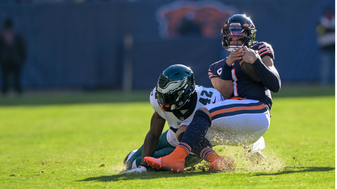 Eagles score late, escape with upset win against Bears in wild