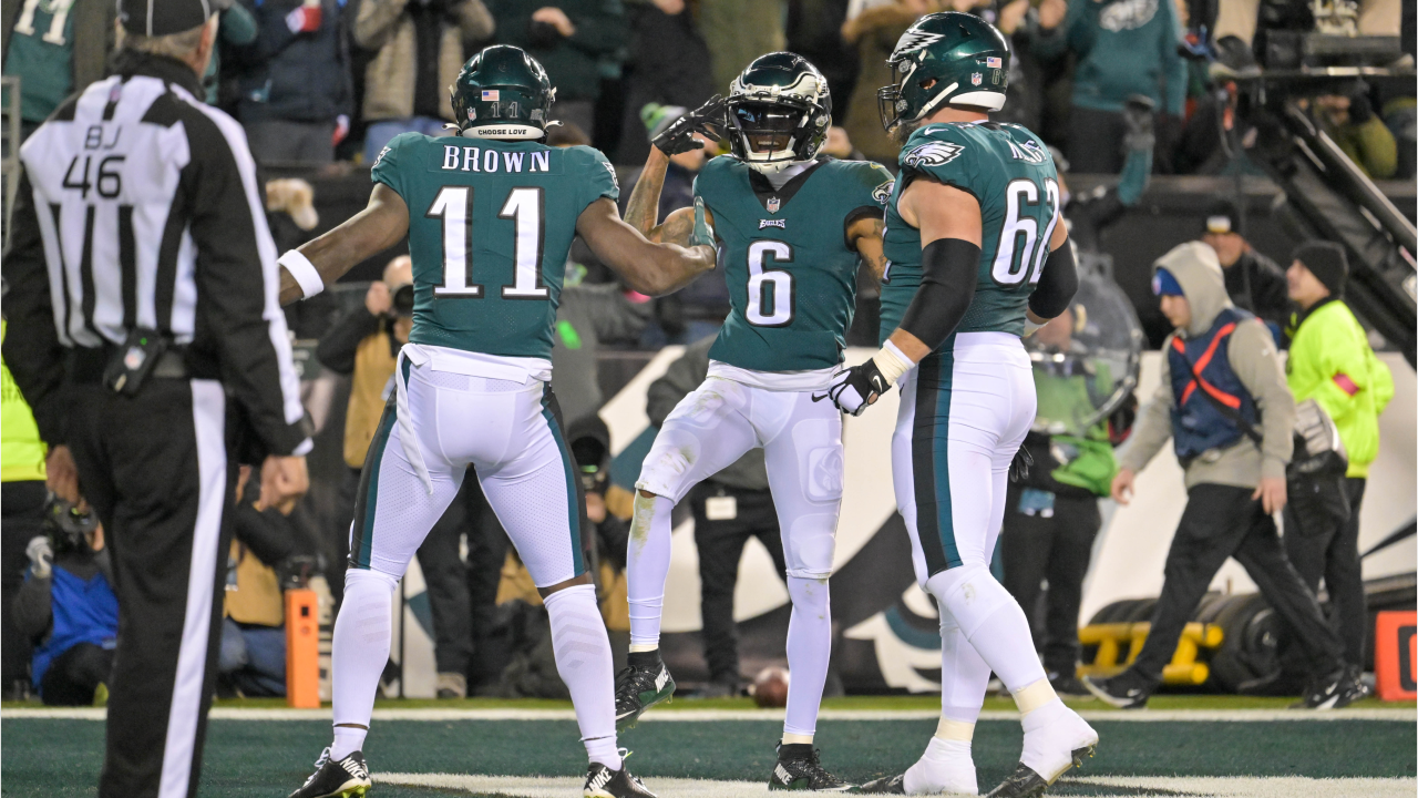 Wentz, East-leading Eagles to face playoff-hungry Browns 