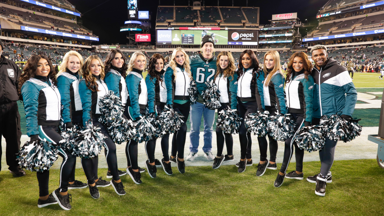 File:Miles Teller Commanders at Eagles NOV2022.jpg - Wikipedia