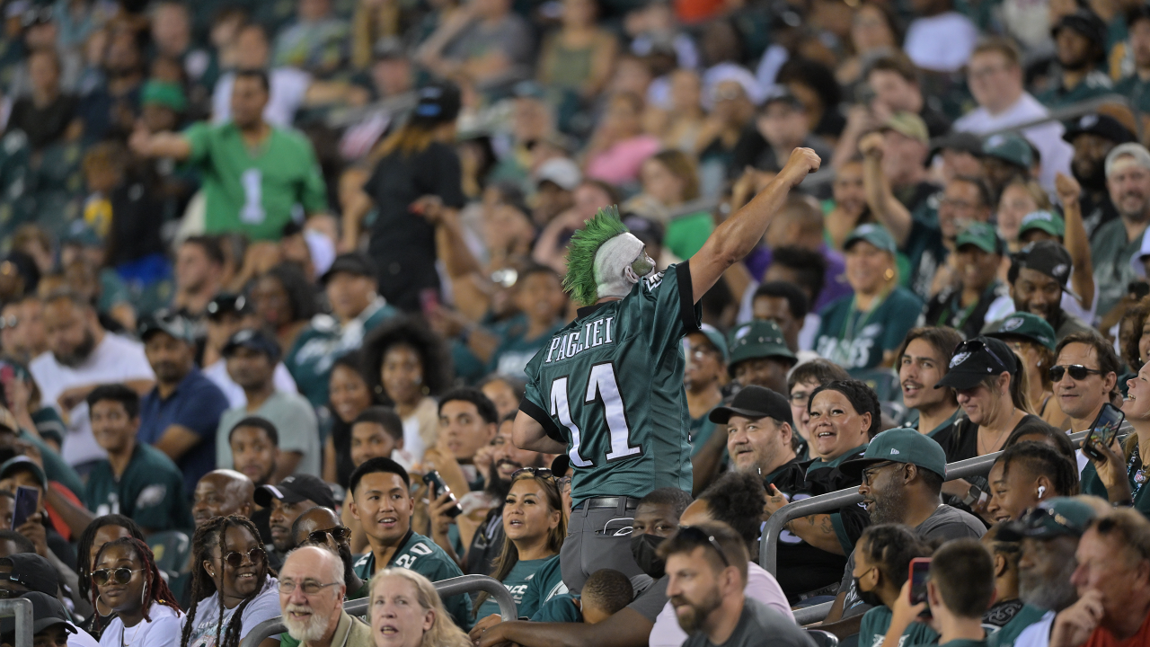 Charitybuzz: 2 Passes to Eagles Training Camp & Tour of the