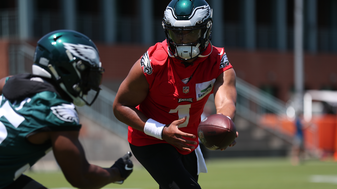 Eagles mailbag: What kind of production might DeVonta Smith have had in a  better passing offense?