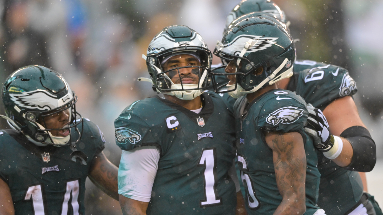 Eagles' best start in 18 years in gutsy, rain-soaked win over Jaguars