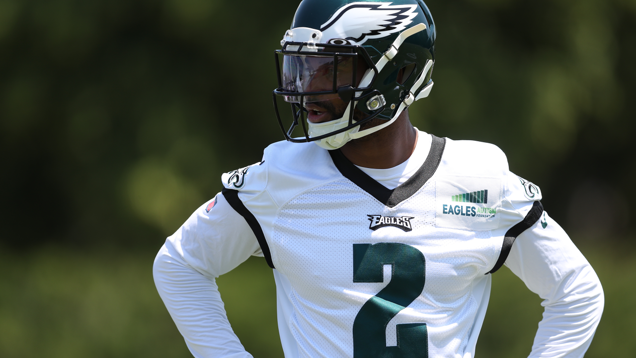 Secrets to Eagles receiver DeVonta Smith's fashion game, from a