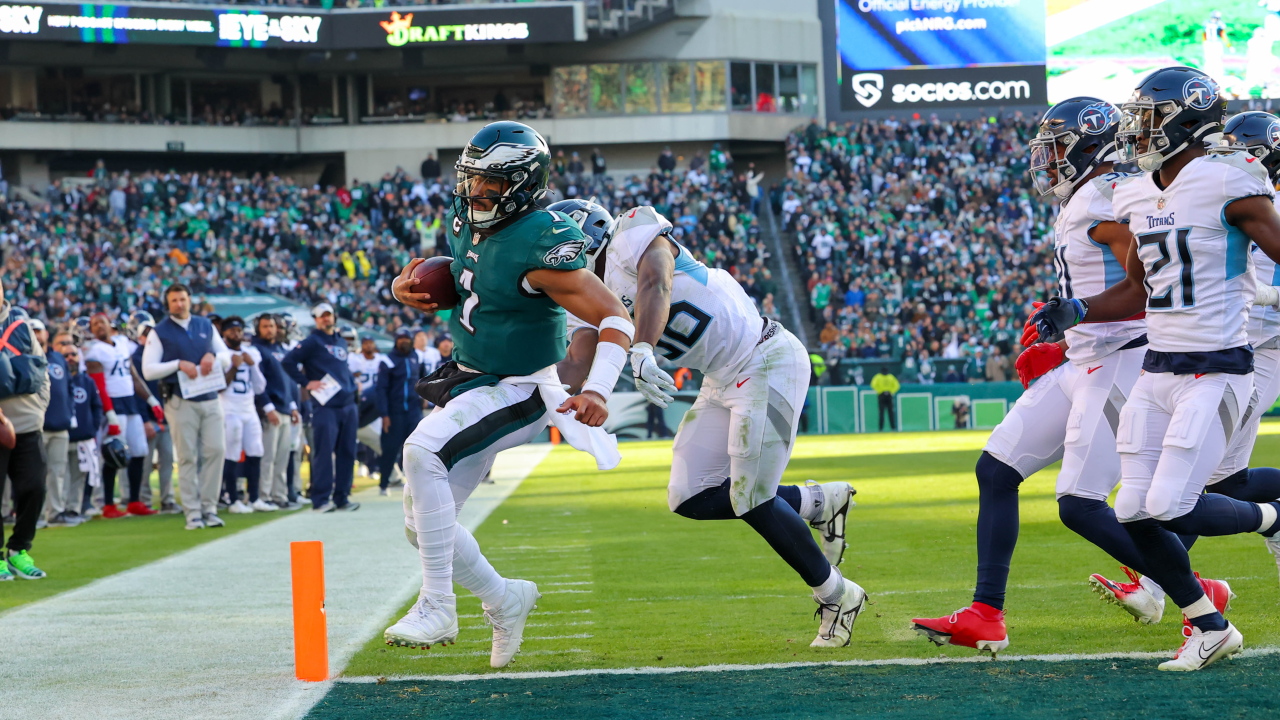 Eagles vs Titans live score & H2H