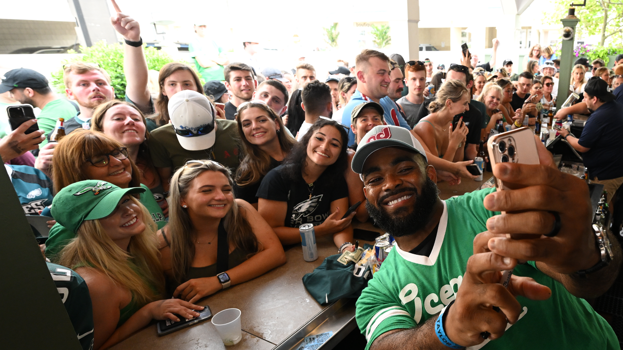 Jason Kelce celebrity bartending at shore for Eagles Autism Challenge