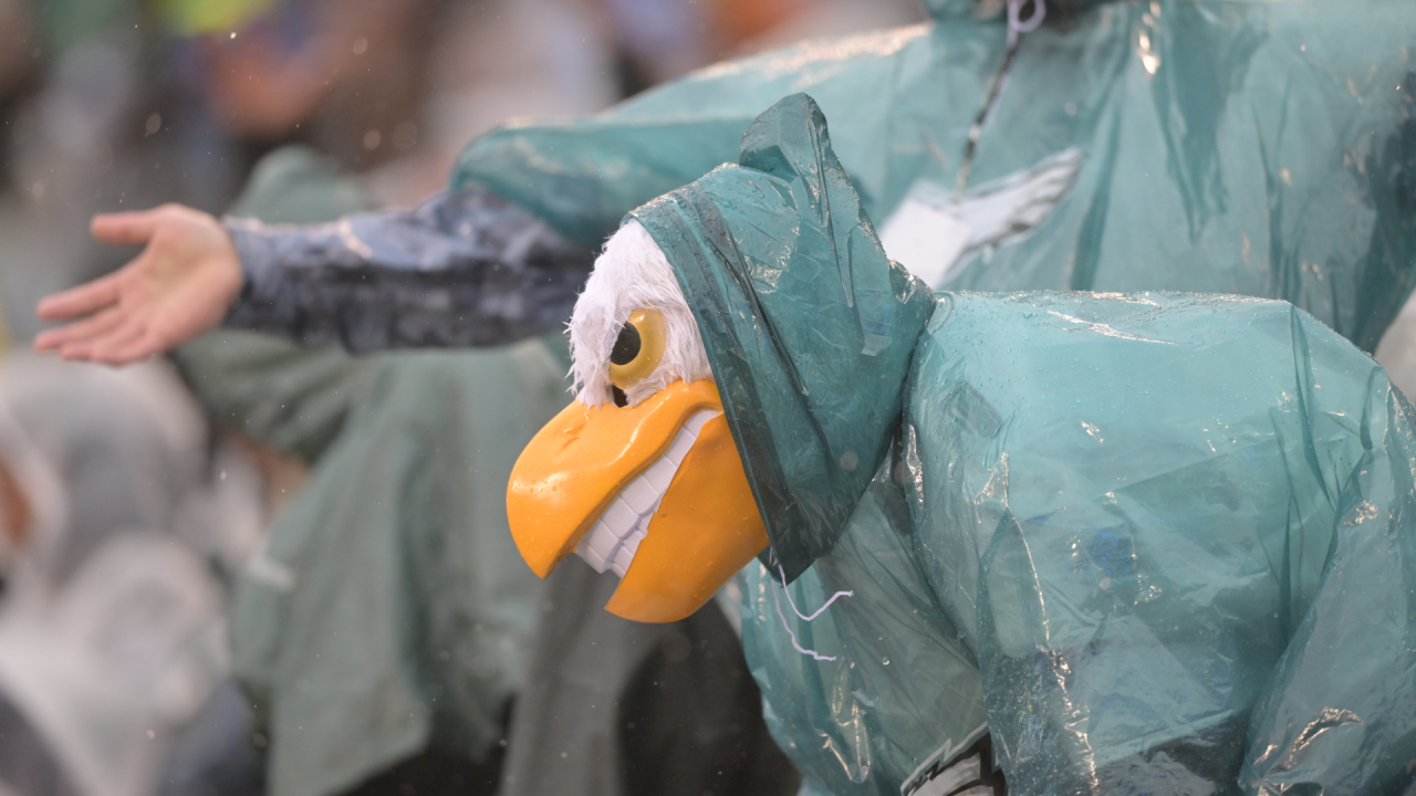 PHILADELPHIA, PA - DECEMBER 04: Philadelphia Eagles safety Andre Chachere  (21) warms up during the game between the Tennessee Titans and the  Philadelphia Eagles on December 4, 2022 at Lincoln Financial Field