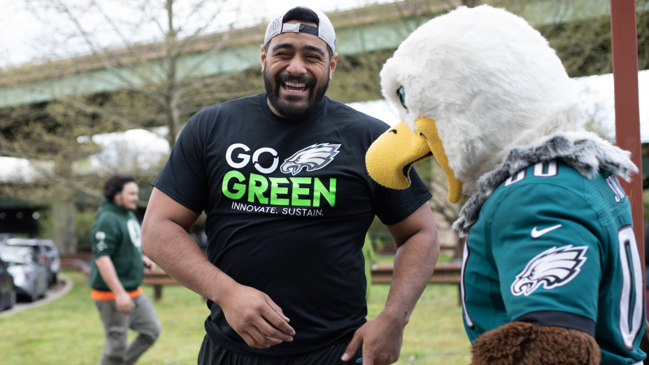 Minnesota Vikings mascot, cheerleaders celebrate opening of playground, Jordan News