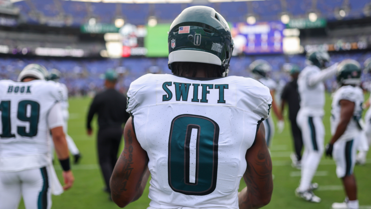 Baltimore Ravens quarterback Josh Johnson (17) passes against the  Philadelphia Eagles during the first half of an NFL preseason football game  in Baltimore, Saturday, Aug. 12, 2023. (AP Photo/Nick Wass Stock Photo -  Alamy