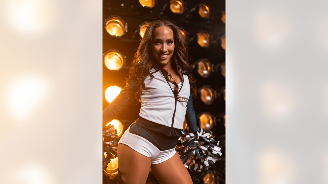 Philly Eagles cheerleaders put out 'eco-sexy' calendar