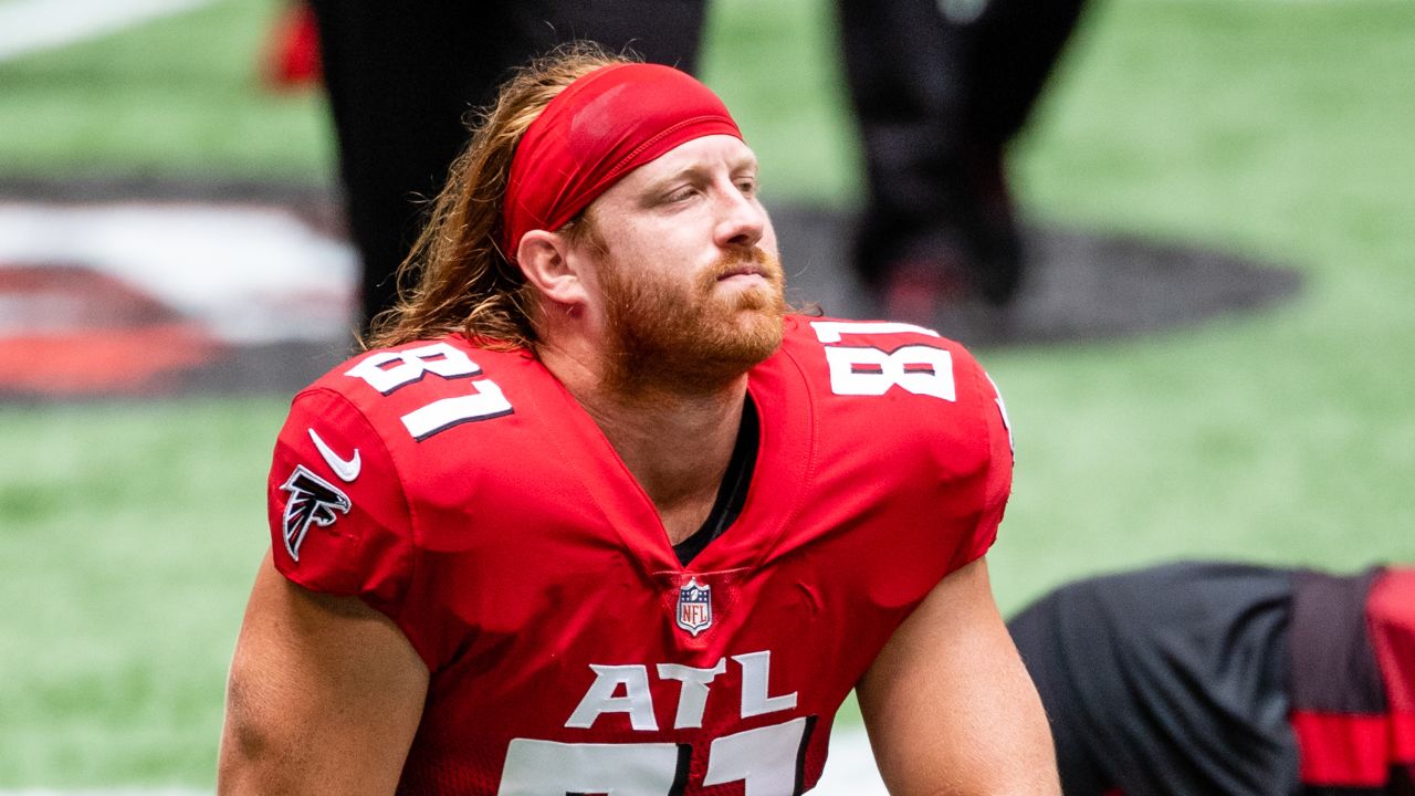 Atlanta Falcons tight end Hayden Hurst (81) warms up before an NFL