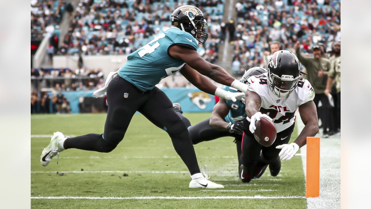 Jacksonville, FL, USA. 22nd Nov, 2020. Jacksonville Jaguars running back  James Robinson (30) during 1st half NFL football game between the  Pittsburgh Steelers and the Jacksonville Jaguars at TIAA Bank Field in