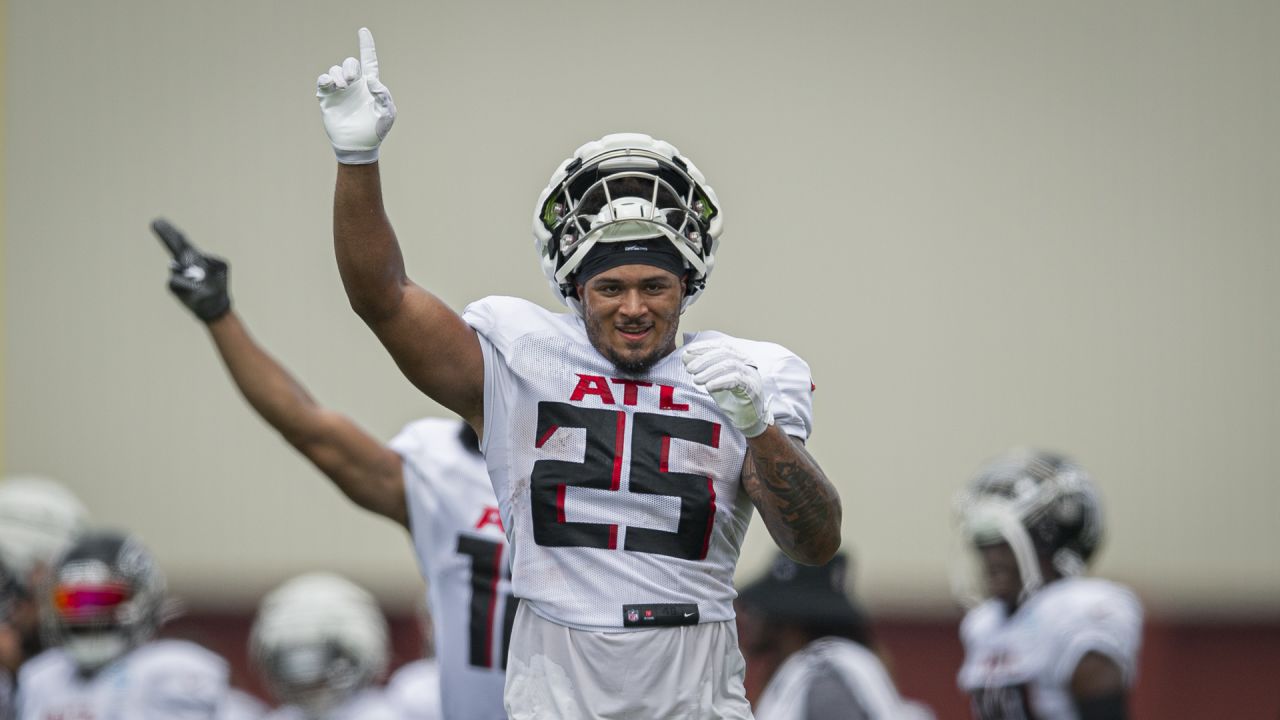 FLOWERY BRANCH, GA - AUGUST 05: Atlanta Falcons wide receiver Frank Darby  88 looks on during Atlanta