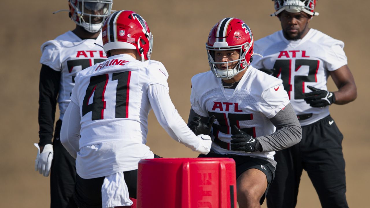 Atlanta Falcons tight end John Raine (89) walks off the field