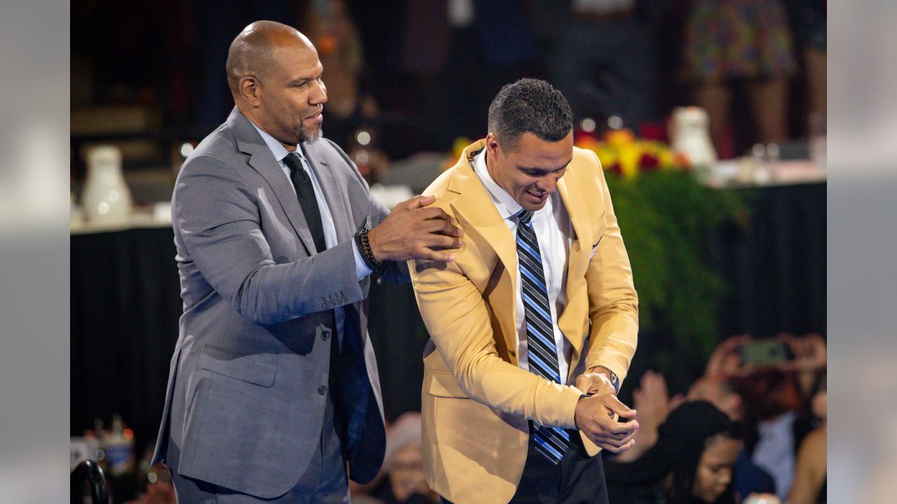 Golden Gonzalez  Falcons legend Tony Gonzalez receives Pro Football Hall  of Fame gold jacket