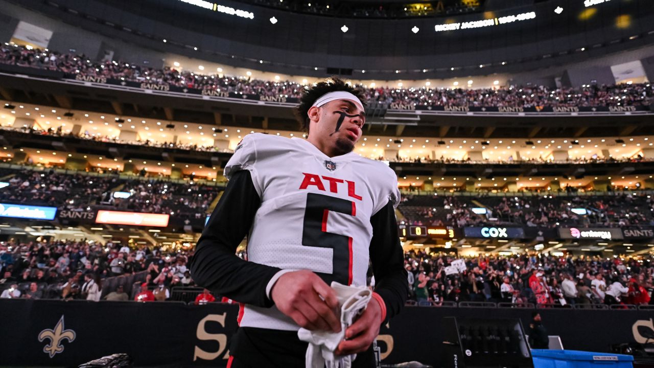 Atlanta Falcons rookie wide receiver Drake London gets open over the middle  for a 24-yard gain