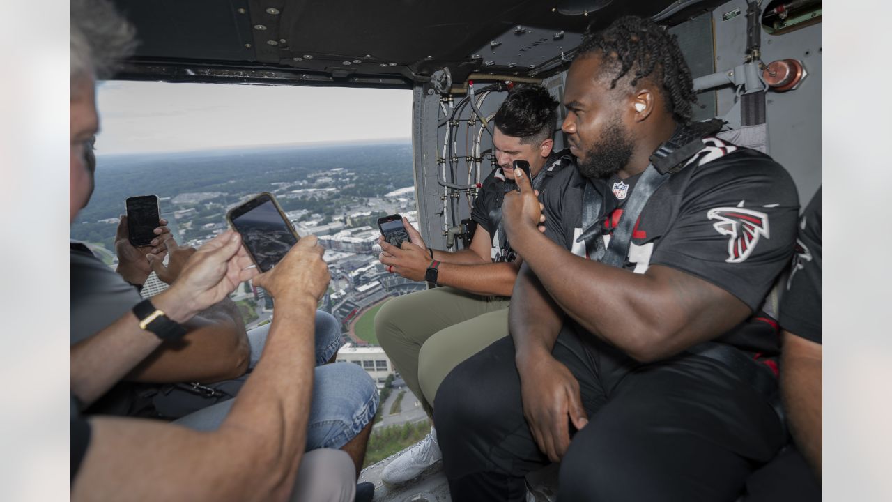 Falcons players and Legends visit Georgia National Guard