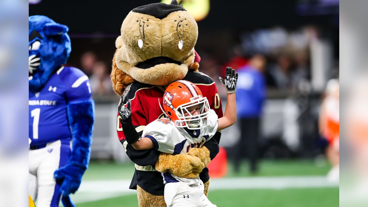 NFL Mascots take on pee-wee football players