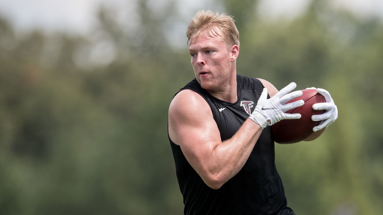 Atlanta Falcons offensive tackle Kaleb McGary (76), left, works against an  unidentifed teammate during the first day of team's NFL football training  camp pratice Wednesday, July 26, 2023, in Flowery Branch, Ga. (