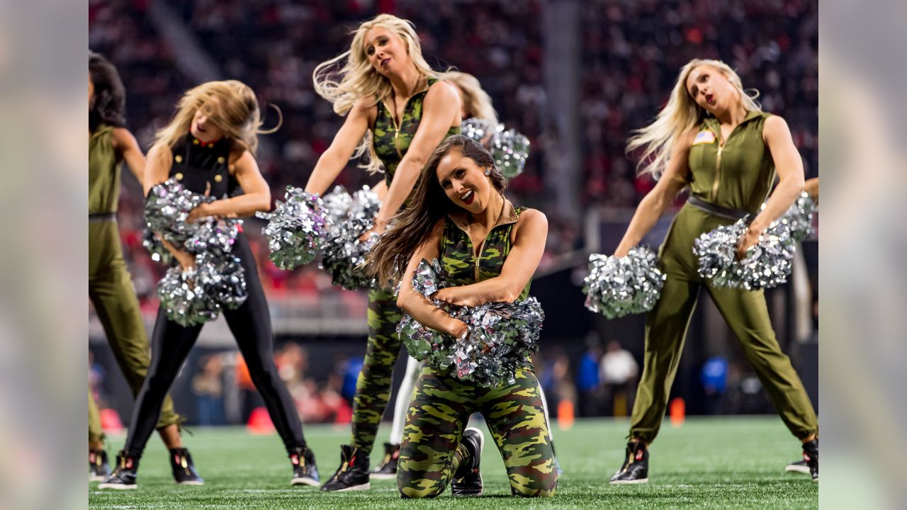 Eagles Cheerleaders on Gameday: Green Bay Packers