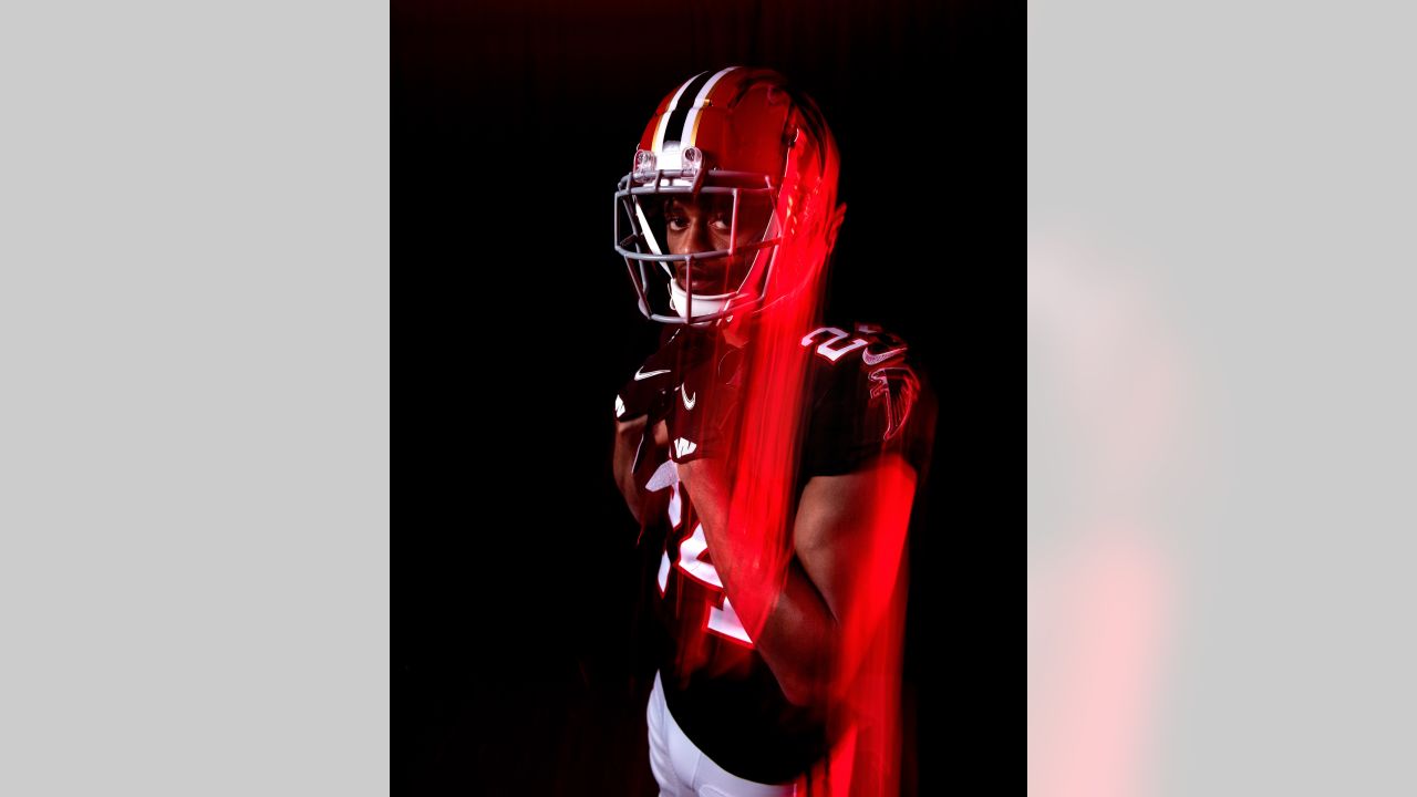 X 上的Yahoo Sports：「Use one word to describe the Falcons' alternate uniforms  today.  / X