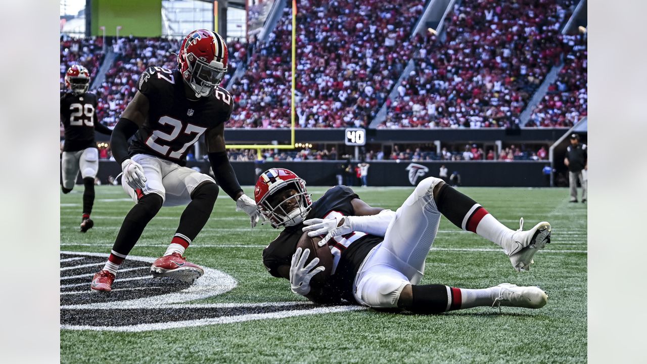 Atlanta Falcons safety Jaylinn Hawkins (32) works against the Chicago Bears  during the second half of