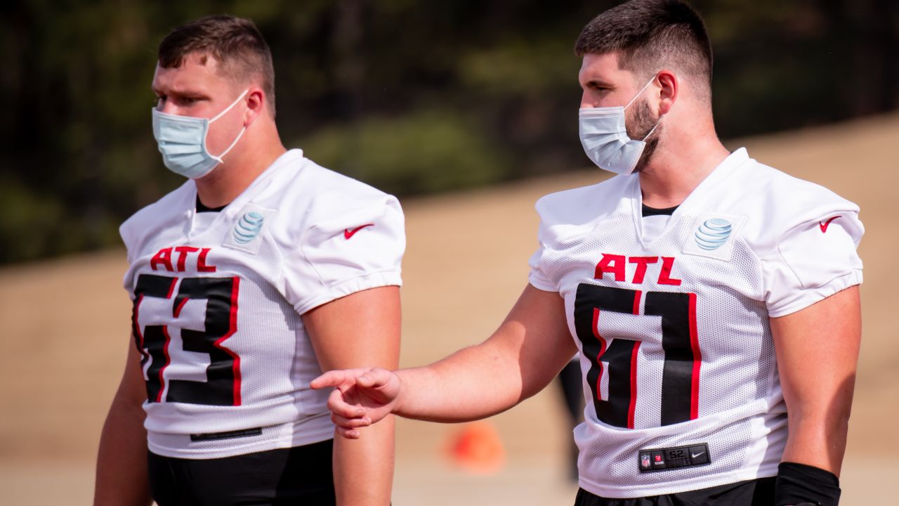 Atlanta Falcons center Matt Hennessy (61) works during the first half of an  NFL football game