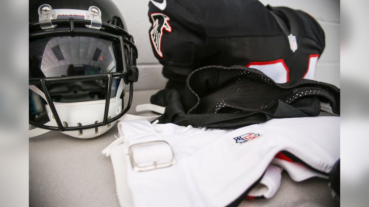 Behind-the-Scenes: Falcons Throwback Jersey Shoot