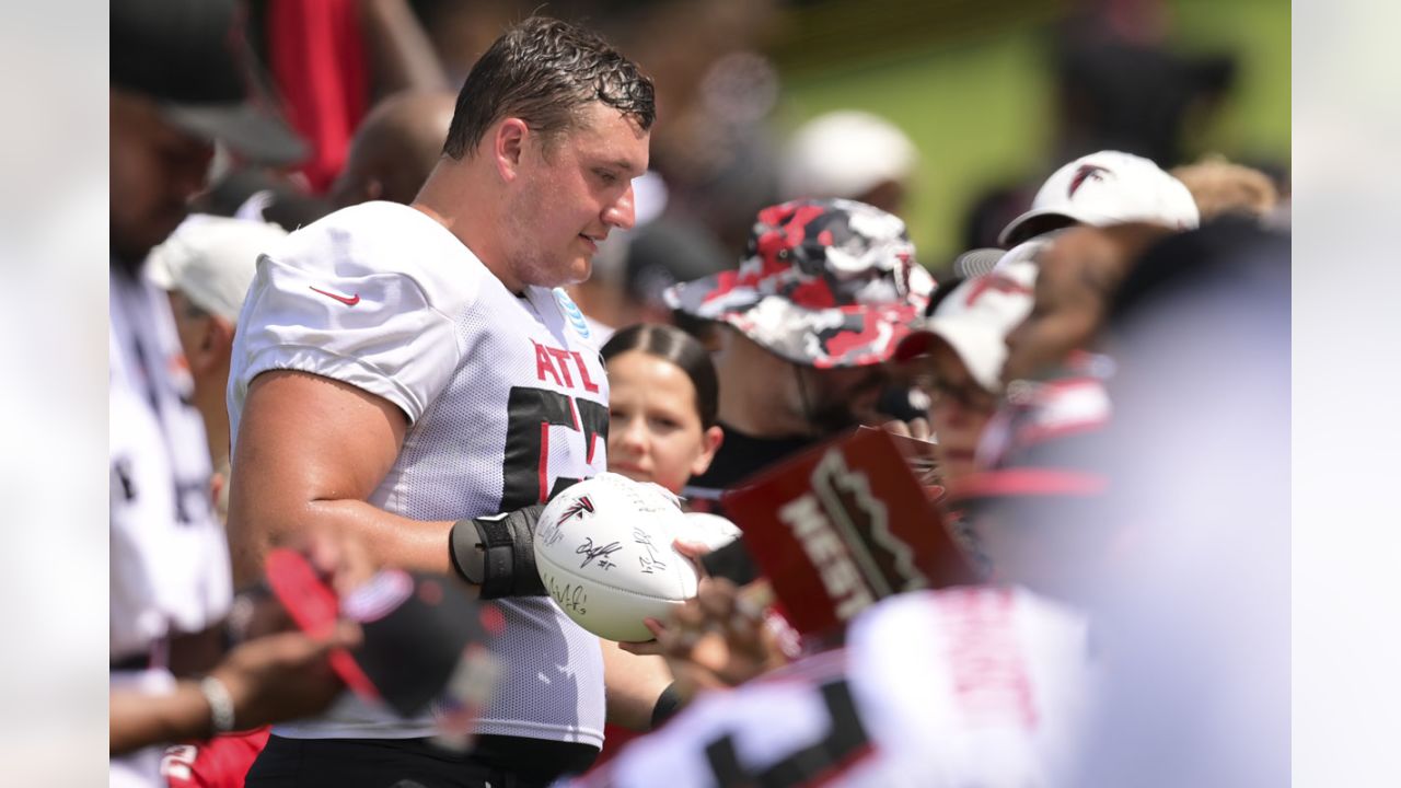 Atlanta Falcons guard Chris Lindstrom (63) on the sideline against