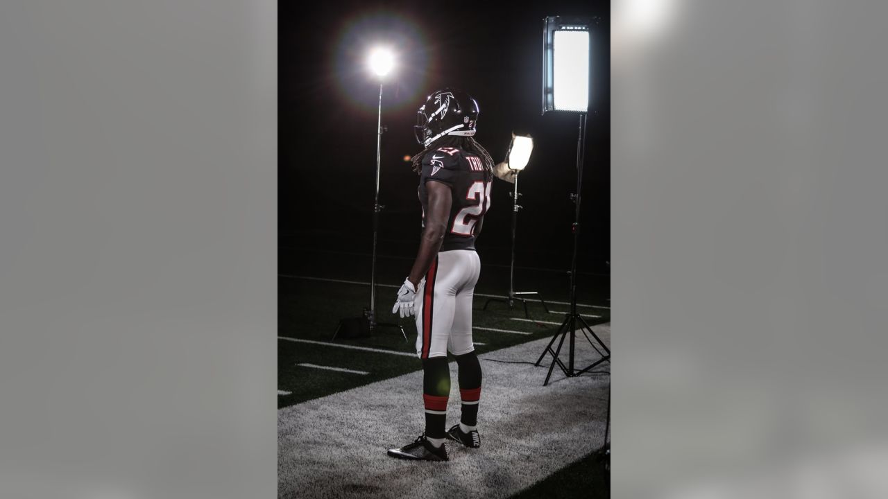 Behind-the-Scenes: Falcons Throwback Jersey Shoot