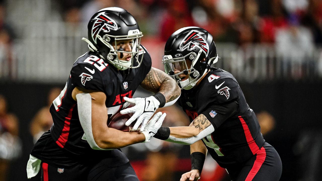 ATLANTA, GA – JANUARY 01: Atlanta running back Tyler Allgeier (25