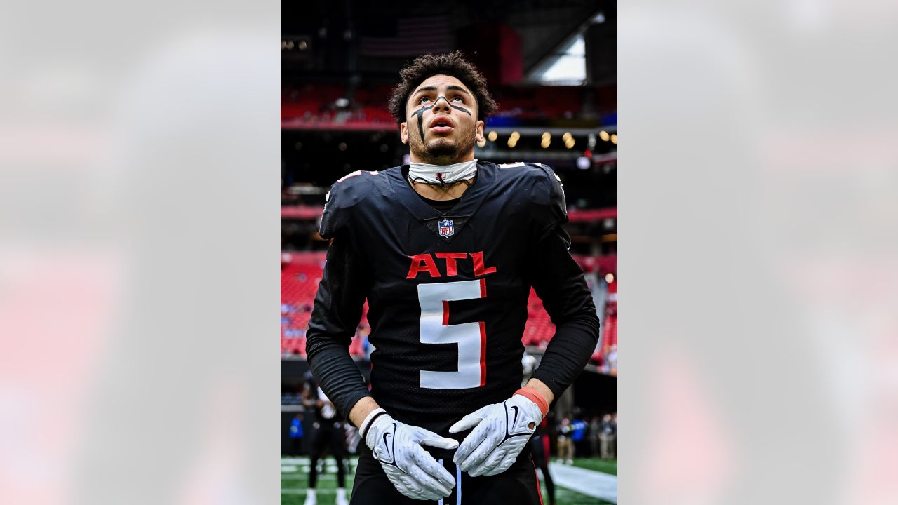 Atlanta Falcons wide receiver Drake London (5) lines up during the second  half of an NFL football game against the Los Angeles Chargers, Sunday, Nov.  6, 2022, in Atlanta. The Los Angeles