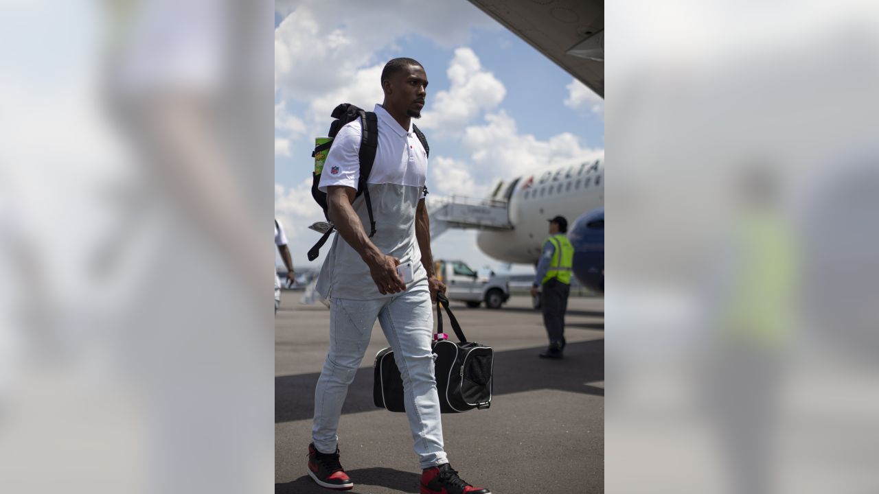 Falcons Fits: Travel looks as Falcons take flight to Miami