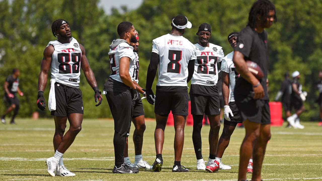 Atlanta Falcons wide receiver Geronimo Allison (82) warms up before a  preseason NFL football game against the New York Jets Monday, Aug. 22,  2022, in East Rutherford, N.J. (AP Photo/Adam Hunger Stock