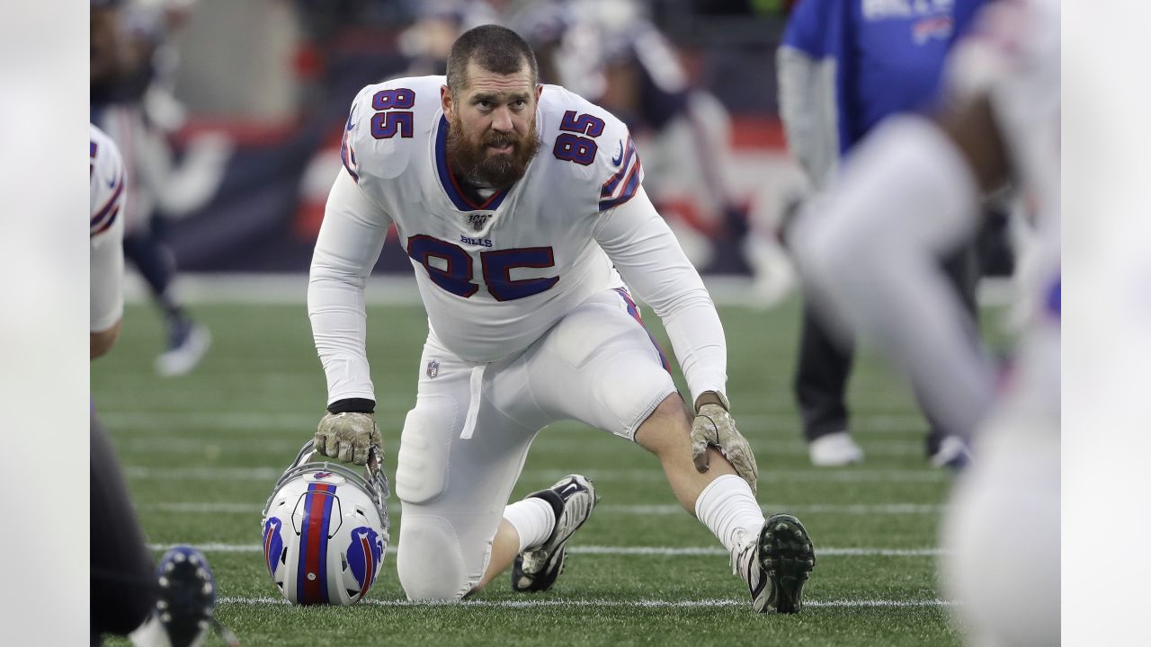 Tight end Lee Smith back with Bills after time with Raiders